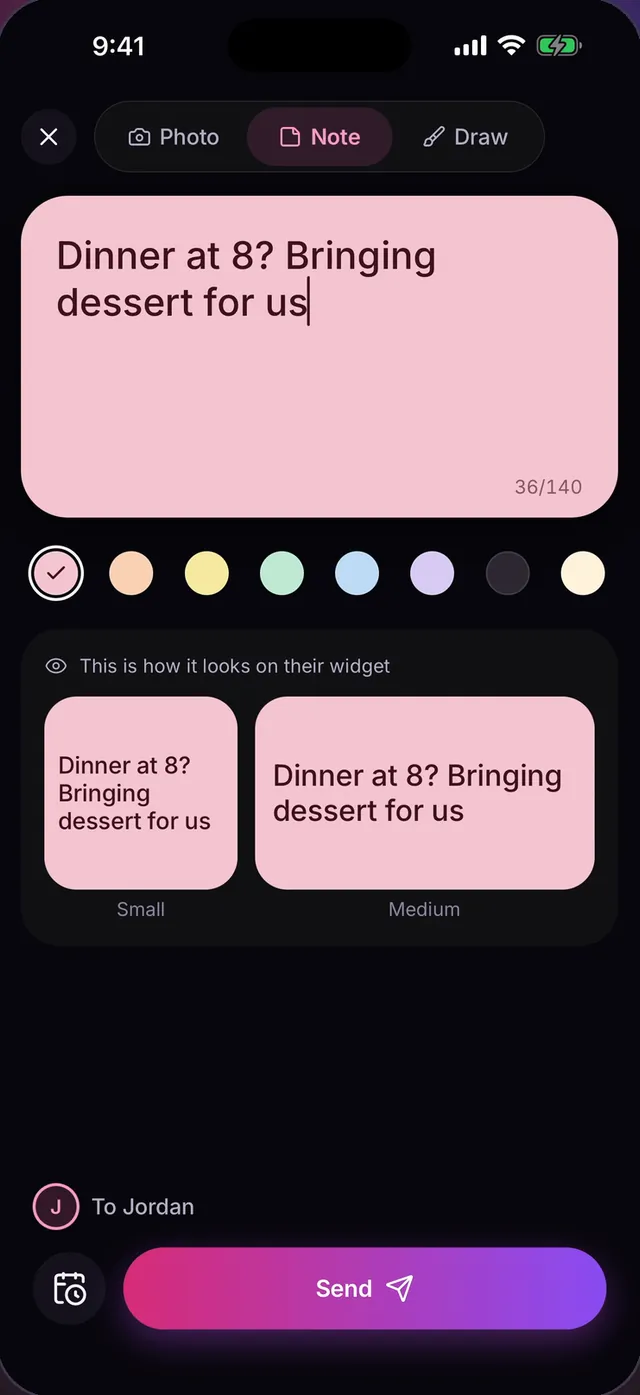 Jordan’a yazılan pembe bir not, “Dinner at 8? Bringing dessert for us”; küçük ve orta boy widget önizlemesi ve bir Gönder düğmesi.
